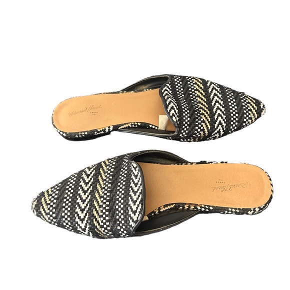 Universal Thread Goods Co Black White Slide Aztec Flats Pointed Toe Size 7 - Picture 9 of 12